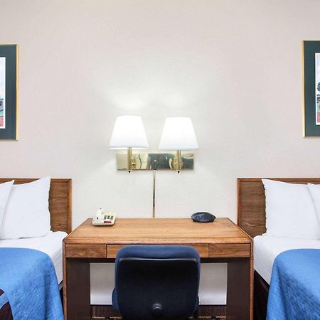 Super 8 By Wyndham Douglas Extérieur photo