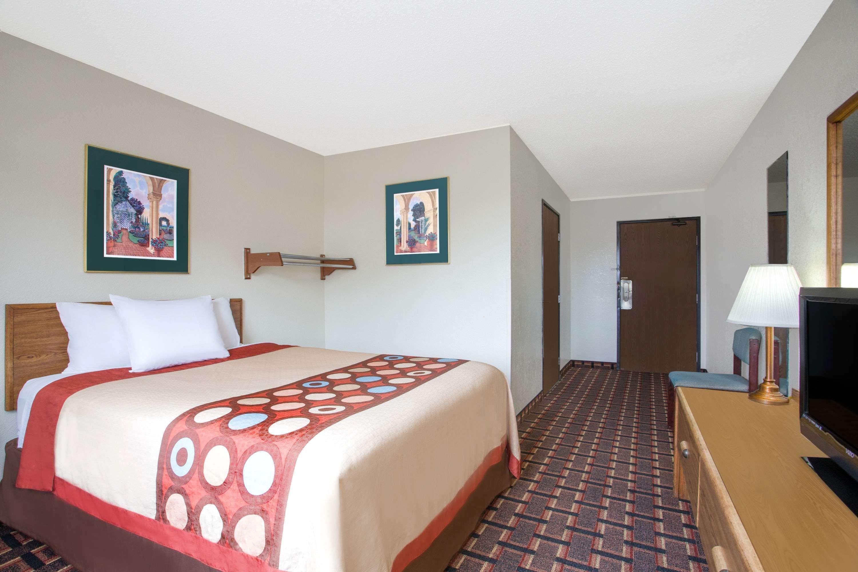 Super 8 By Wyndham Douglas Extérieur photo