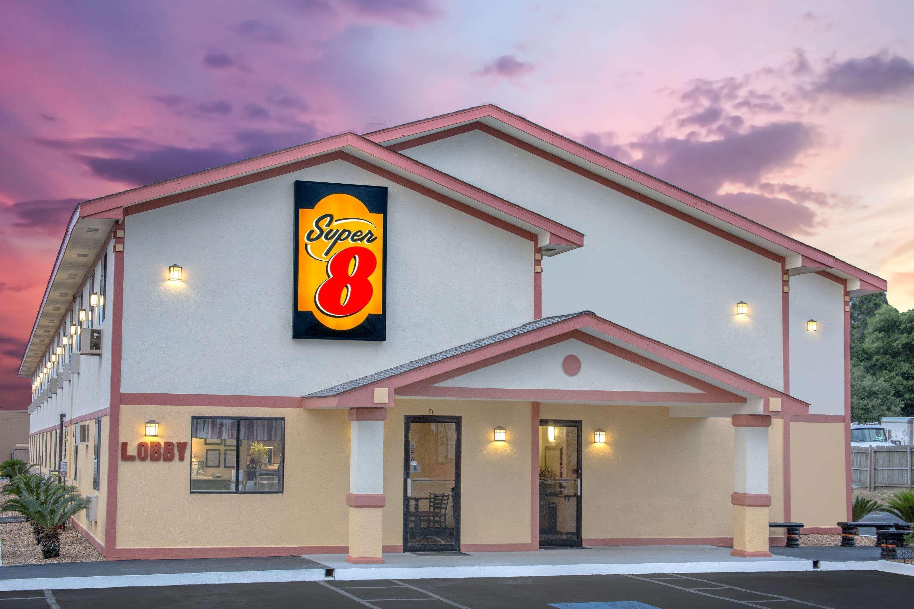 Super 8 By Wyndham Douglas Extérieur photo