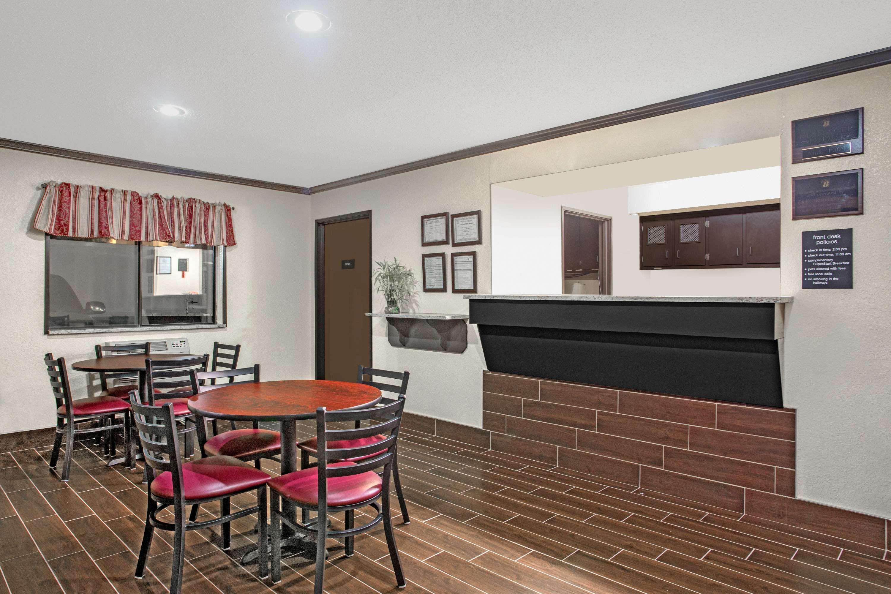 Super 8 By Wyndham Douglas Extérieur photo