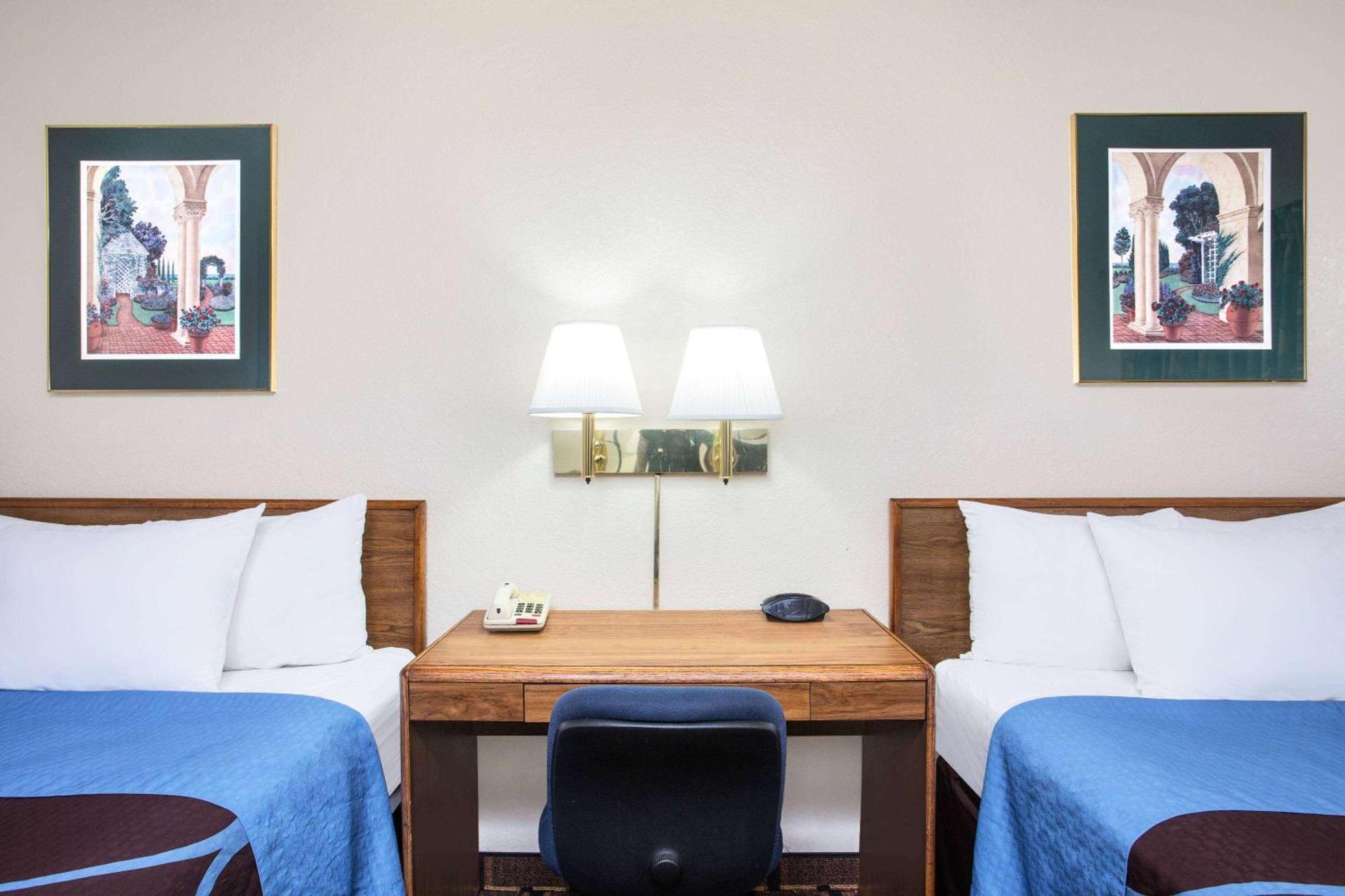 Super 8 By Wyndham Douglas Extérieur photo