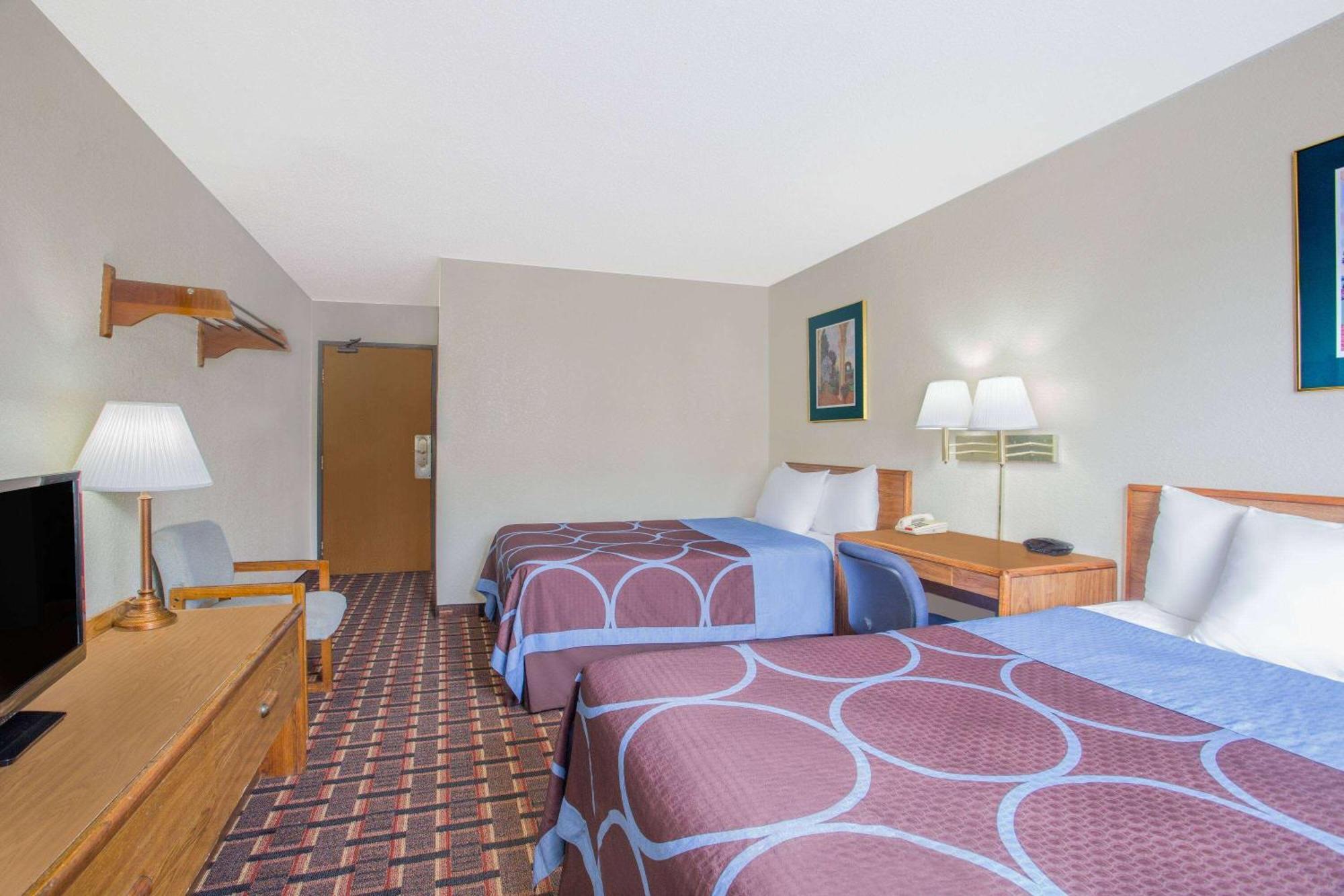 Super 8 By Wyndham Douglas Extérieur photo