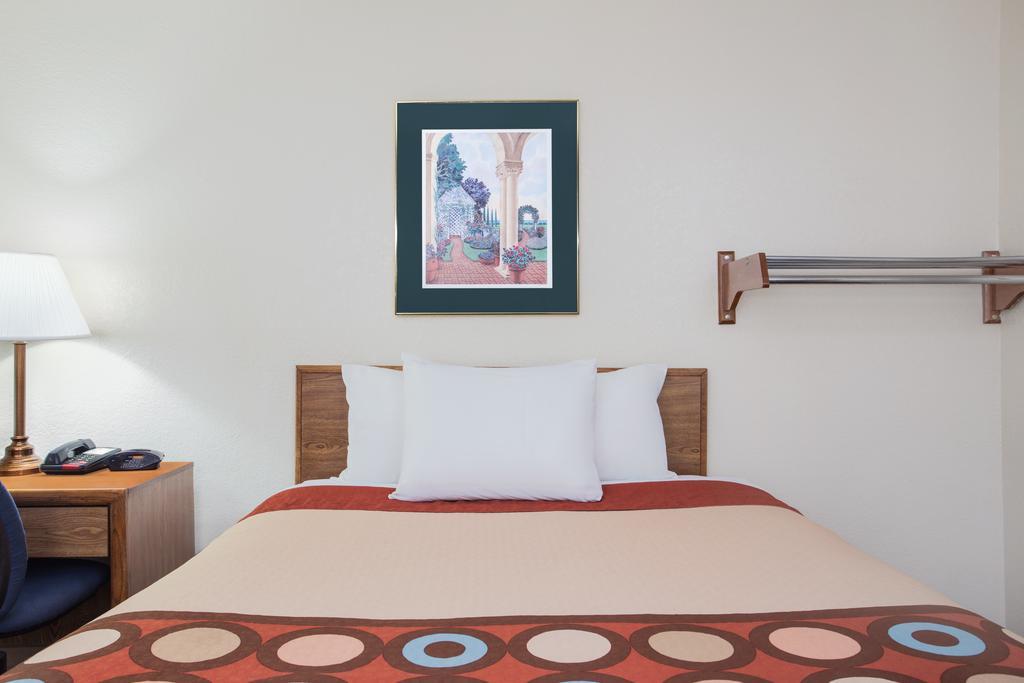 Super 8 By Wyndham Douglas Chambre photo