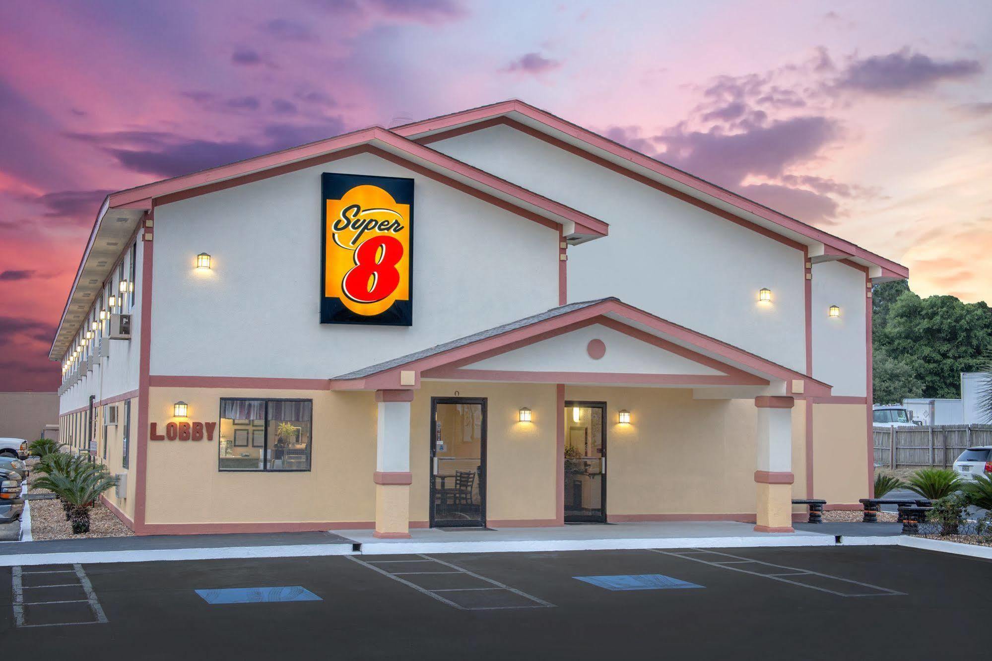 Super 8 By Wyndham Douglas Extérieur photo